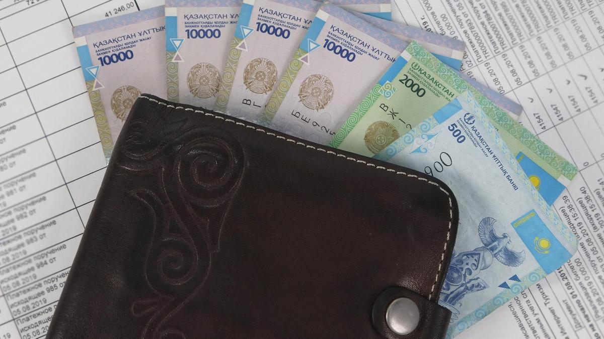Сколько граждан Казахстана получили выплаты в размере 42 500 и 21 250 тенге