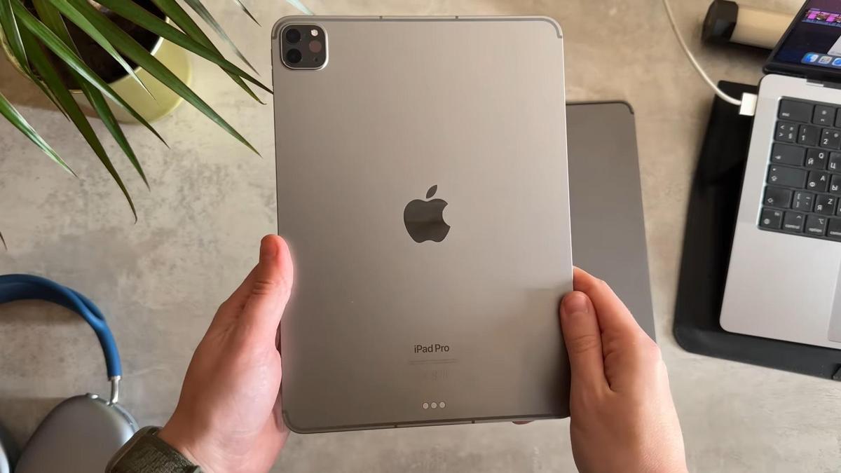 Bloomberg: Apple    iPad Pro   2024 