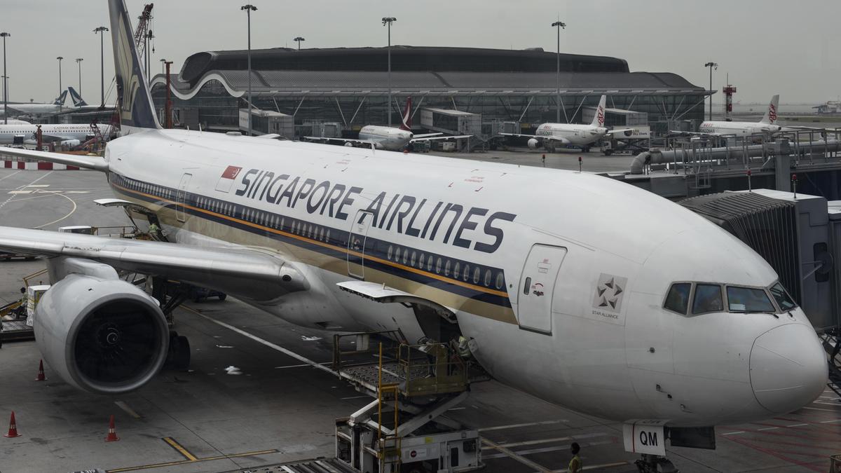  Singapore Airlines -     