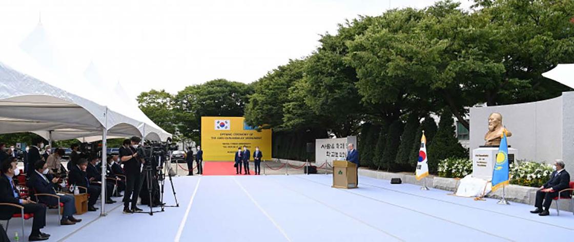 Церемония открытия бюста Абаю в Сеуле