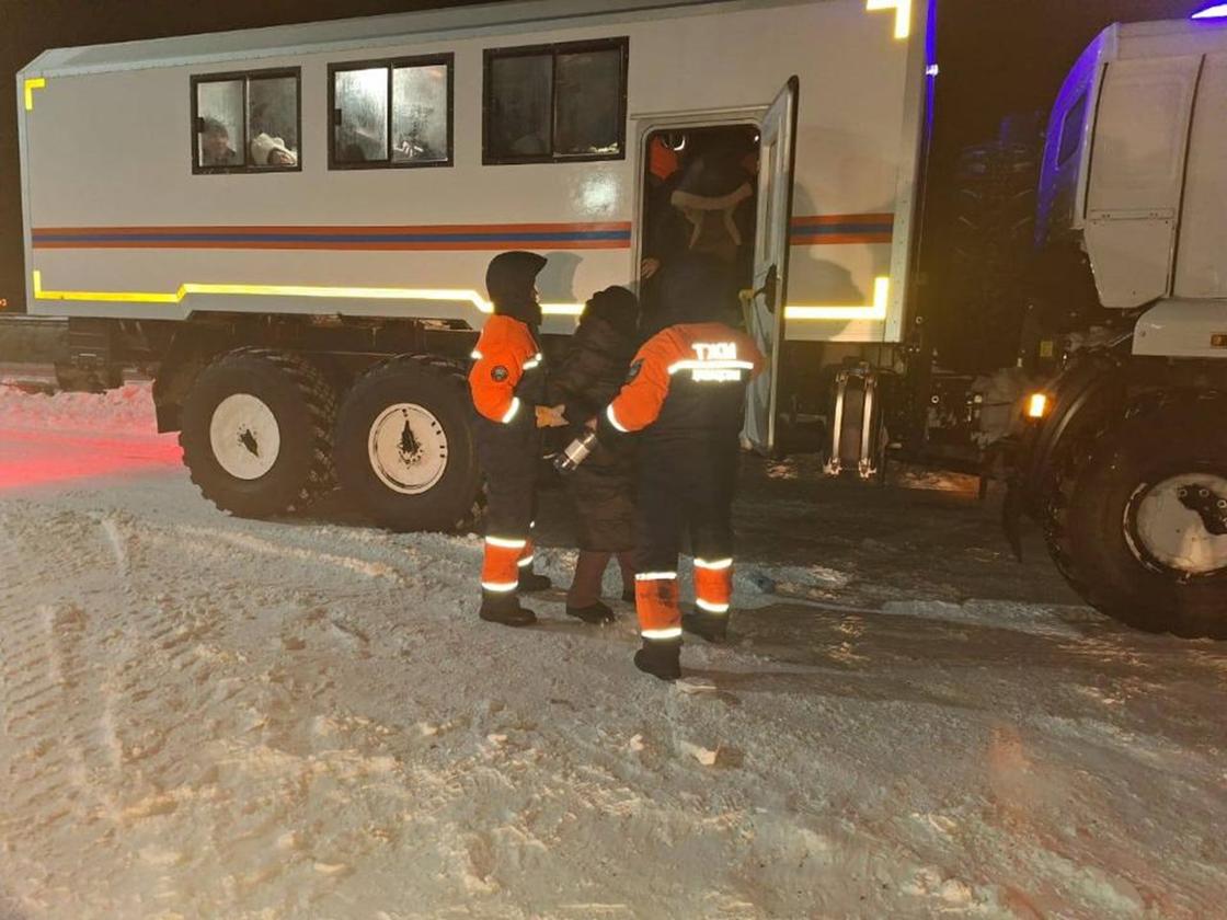 Аварийно-спасательные работы на трассах Казахстана