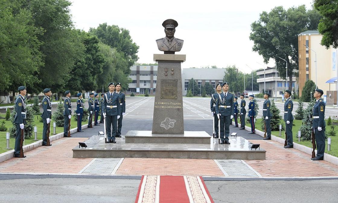 Памятник Сагадат Кожахметович Нурмагамбетов