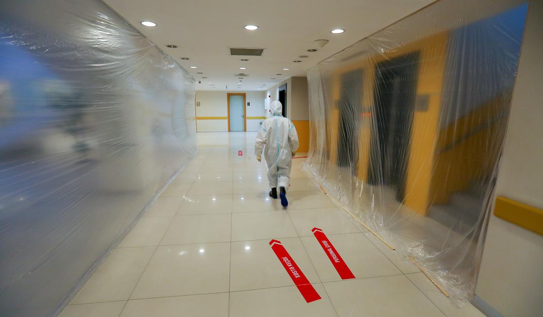 Молодые медики рассказали о работе в "красной зоне" больницы в Атырау