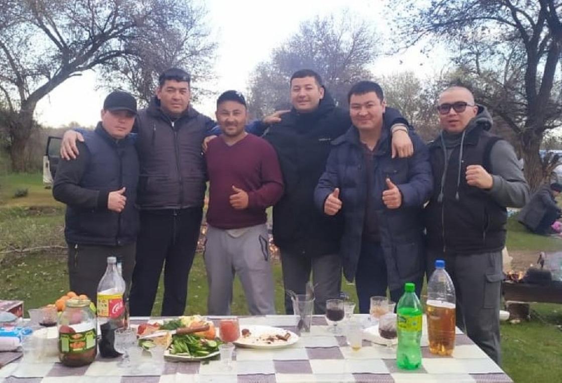 Фото акима района вместе с друзьями на пикнике заинтересовало прокуратуру