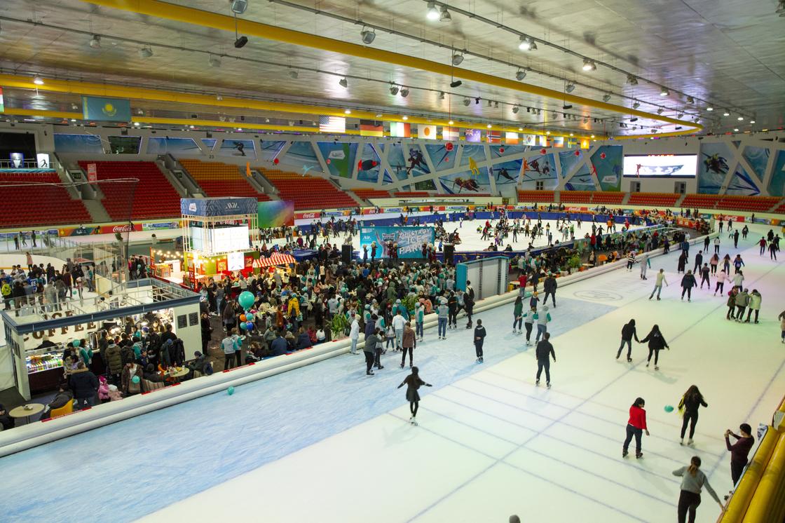 ЖССБ организовал для вкладчиков отдых на коньках