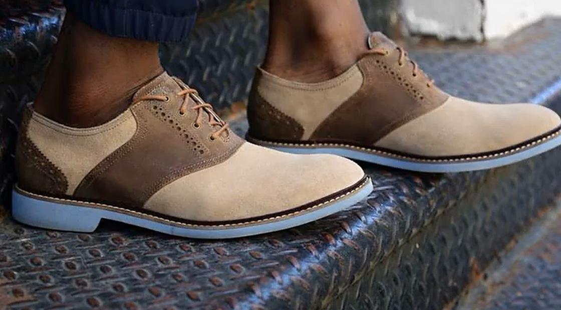 Модные двухцветные мужские туфли