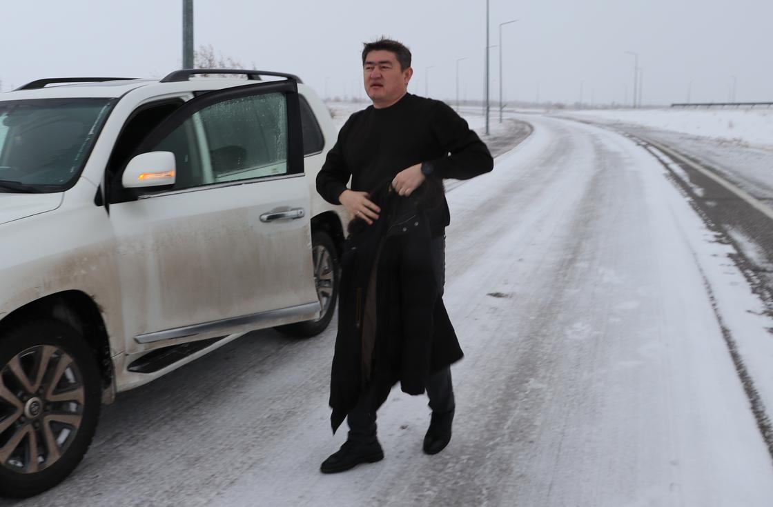 Глава фонда медстрахования и журналист NUR.KZ застряли в снегу
