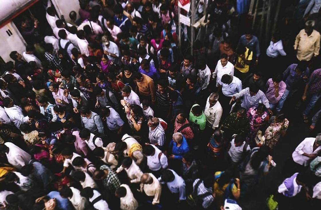 Индия. Люди спешат на работу