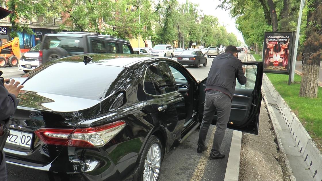 Водитель «Тойота Камри» ездил без номеров в Алматы