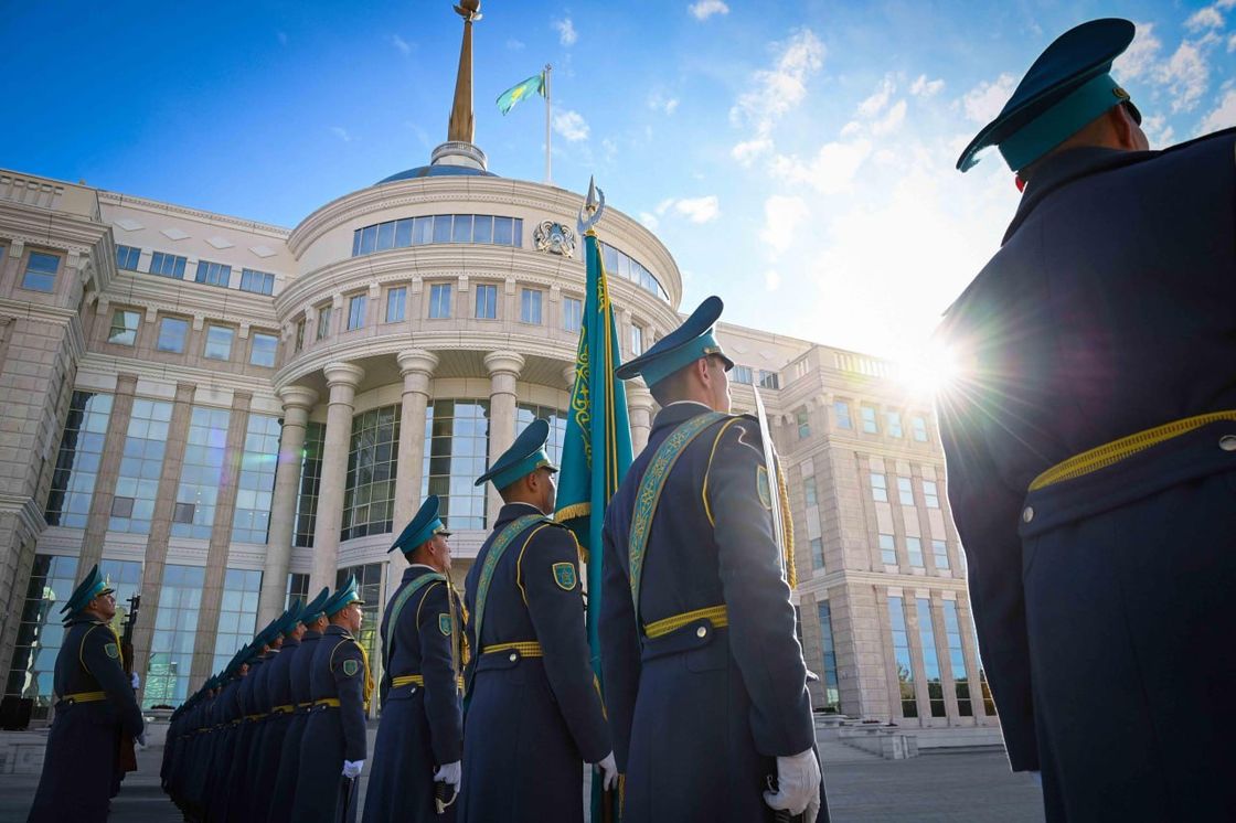 Церемония поднятия Государственного флага в Астане