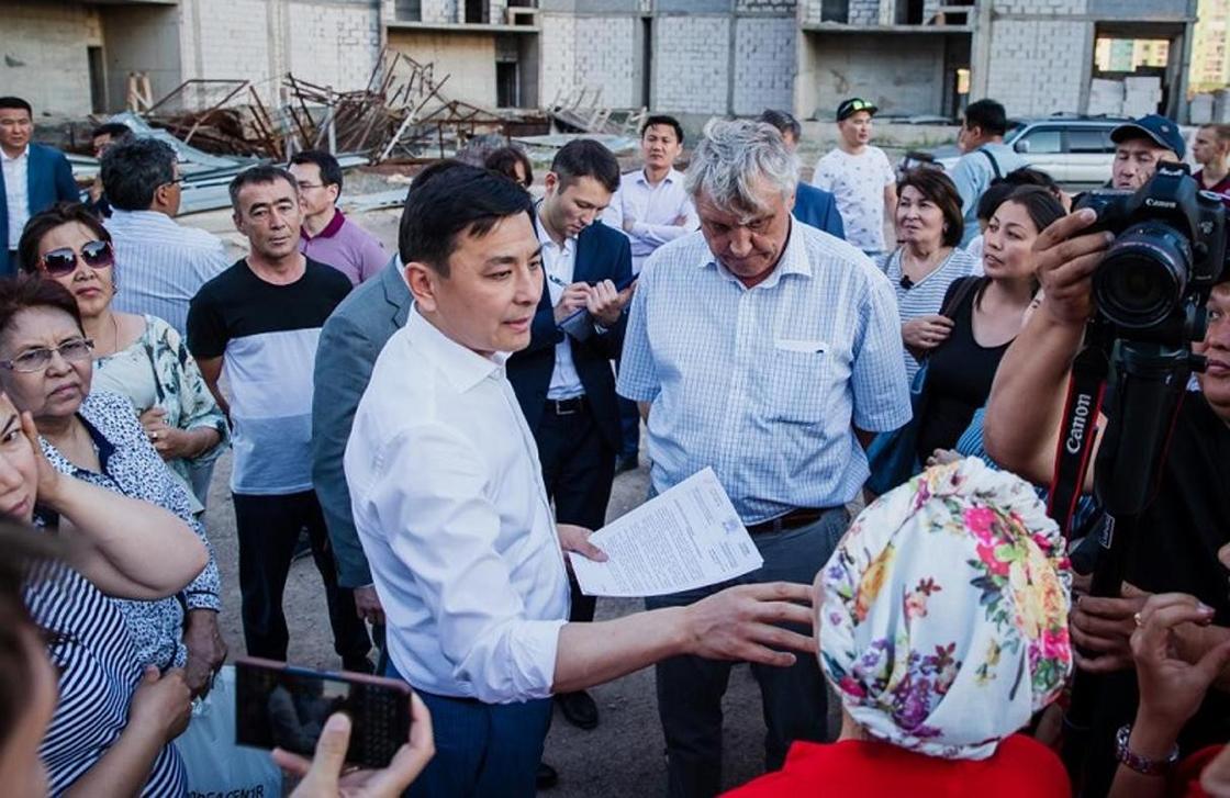 Алтай Кульгинов встретился с проблемными дольщиками в Нур-Султане (фото)