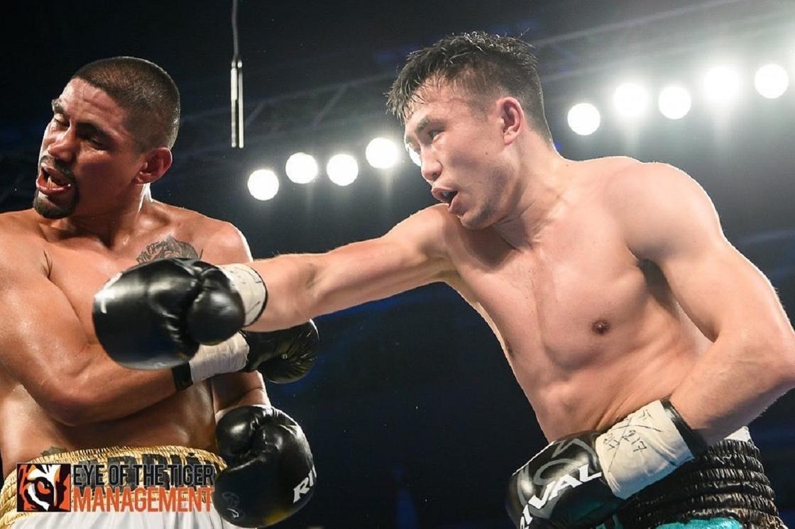 Непобежденный казахстанский боксер победил мексиканского "Тайсона" (видео)