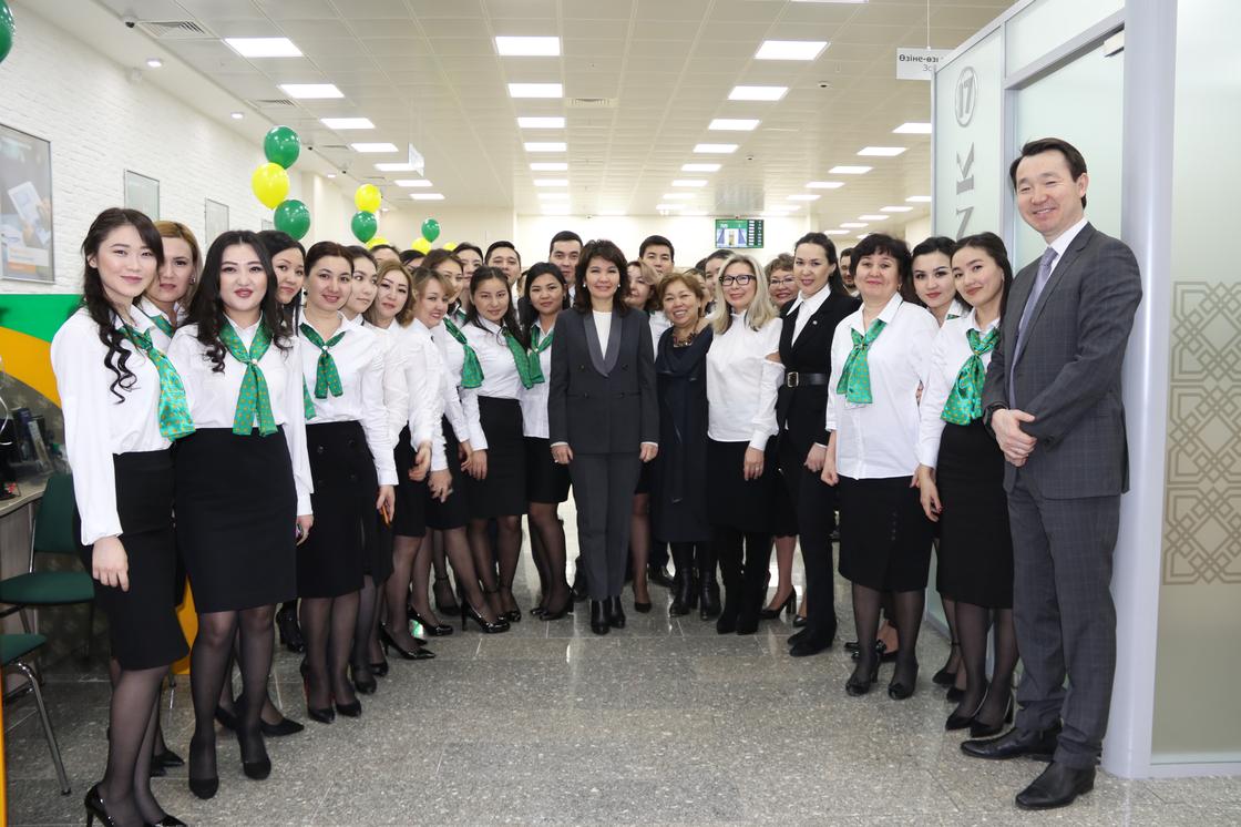 Умут Шаяхметова открыла новое отделение Халык банка для юрлиц