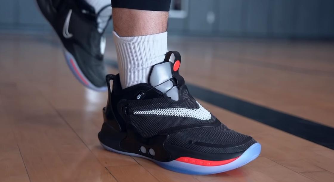 Новую версию кроссовок с автошнуровкой представили в Nike (видео)