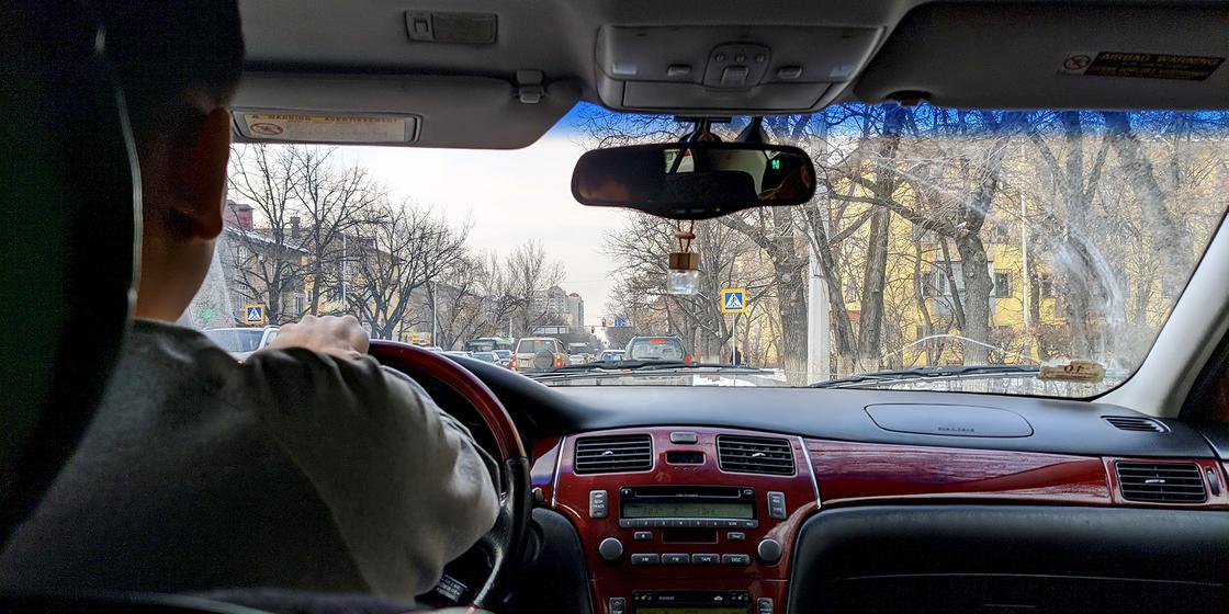 Во сколько казахстанским автовладельцам обходится покупка страховки ОГПО
