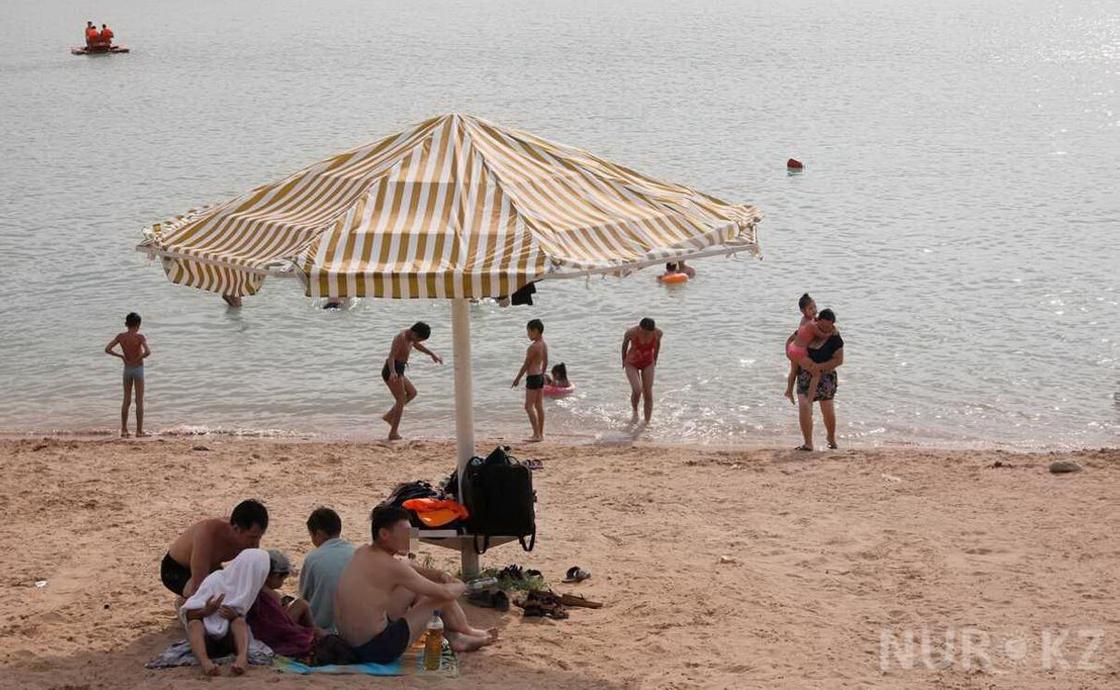 27.07 Пьяные люди, мусор и наркотики: как отдыхают на озере Сайран в Алматы (фото, видео)