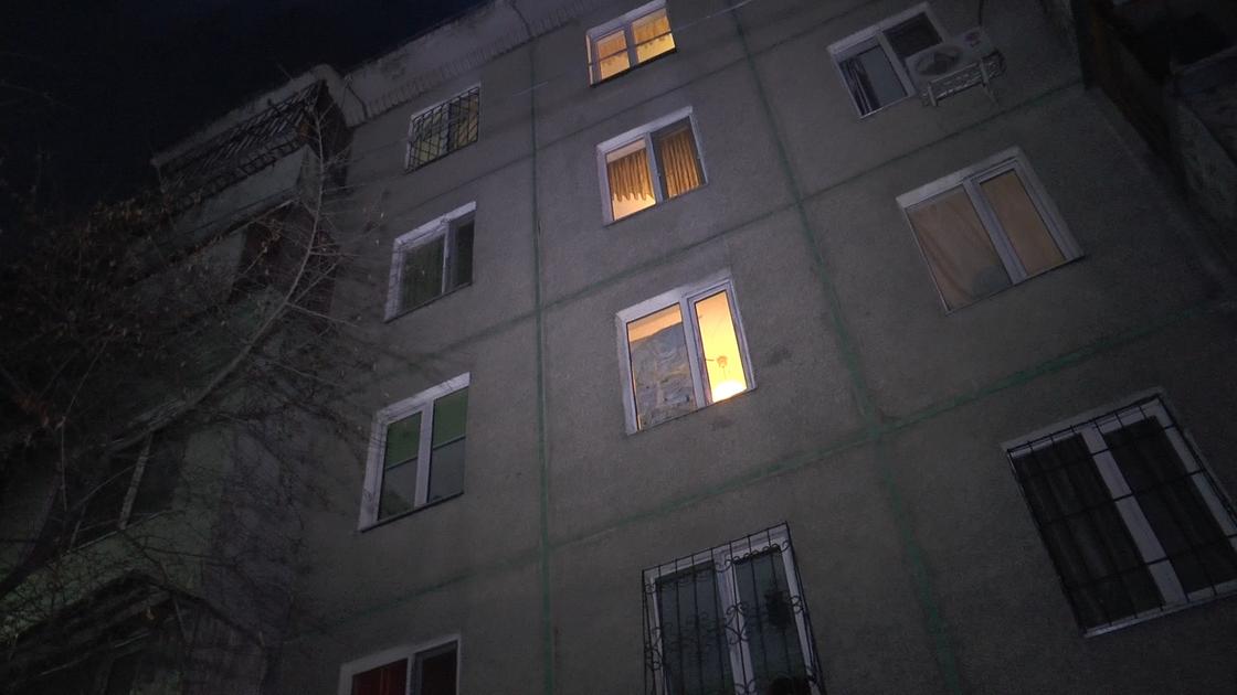 "Домушник"-рецидивист среди ночи проник в дом молодой семьи в Алматы