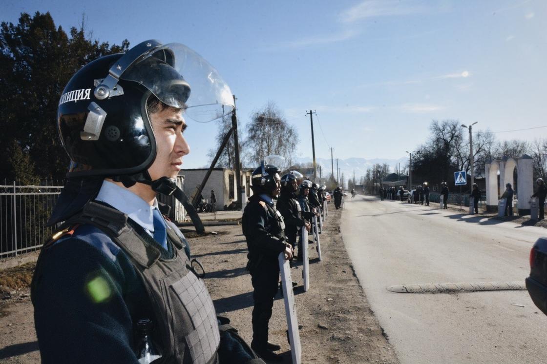Беспорядки в Кордайском районе: сельчане вновь собрались в райцентре