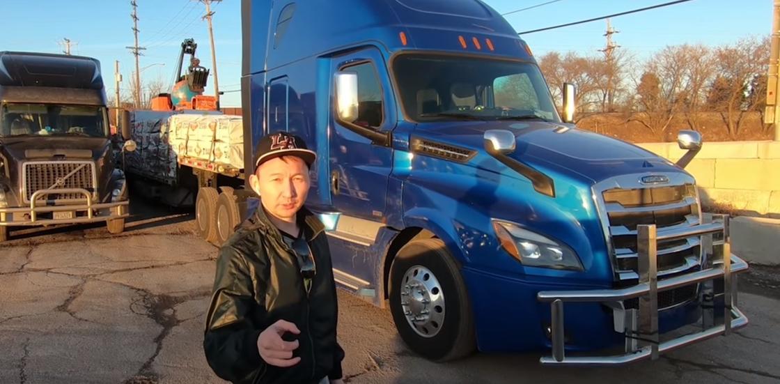 Работающий дальнобойщиком в США казахстанец рассказал о своем заработке