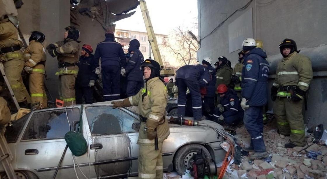 Обрушение дома в Магнитогорске: судьба 35 человек остается неизвестной (фото, видео)