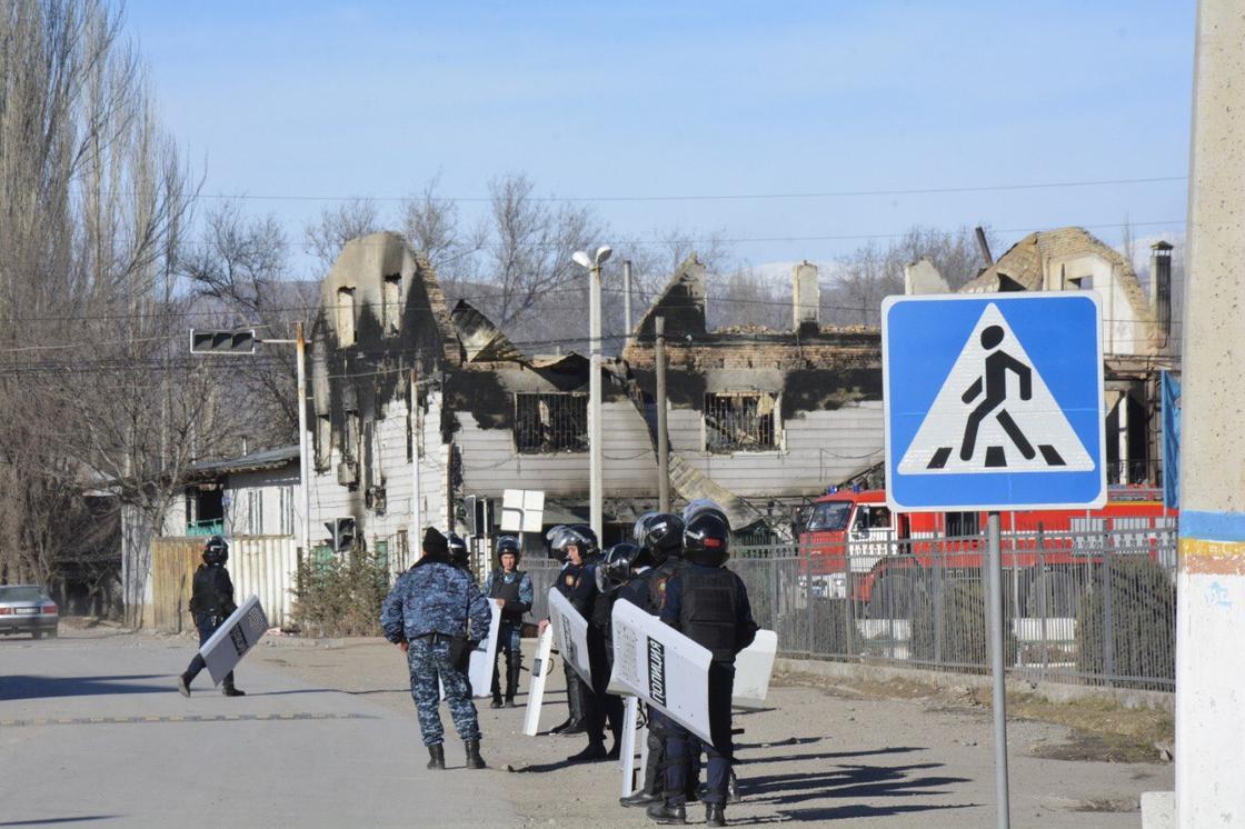 Беспорядки в Кордайском районе: 185 человек пострадали, 39 жилых домов сгорело