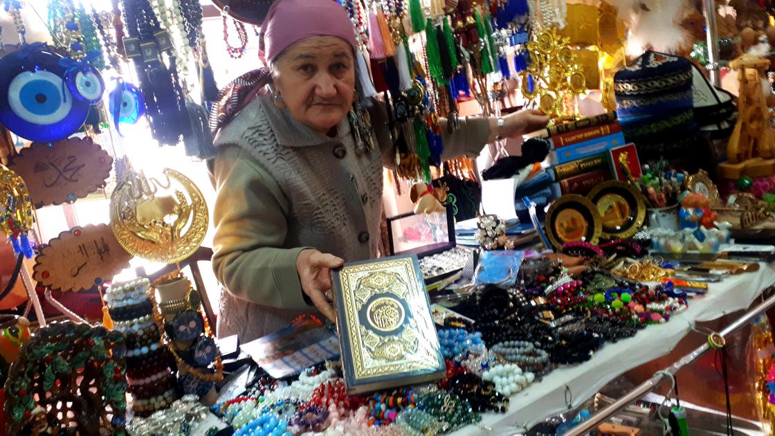 Повозка и дорогие авто: как живет Туркестан, став городом областного значения
