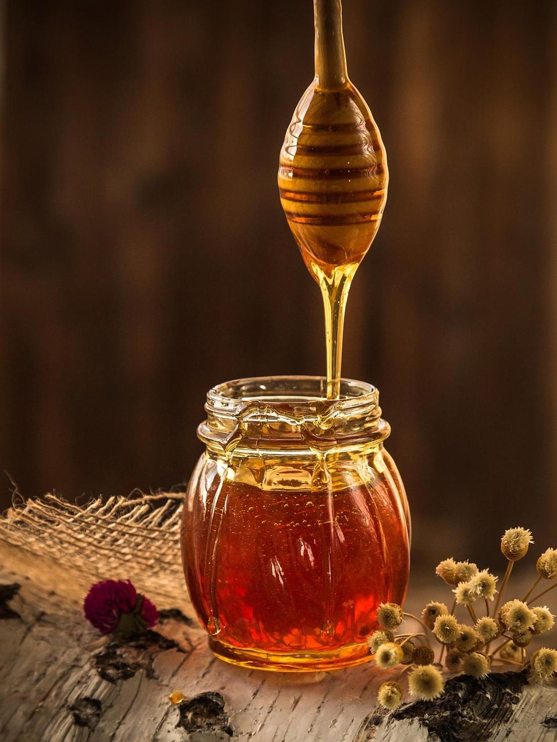 Можно ли хранить мед в пластиковой посуде при комнатной температуре