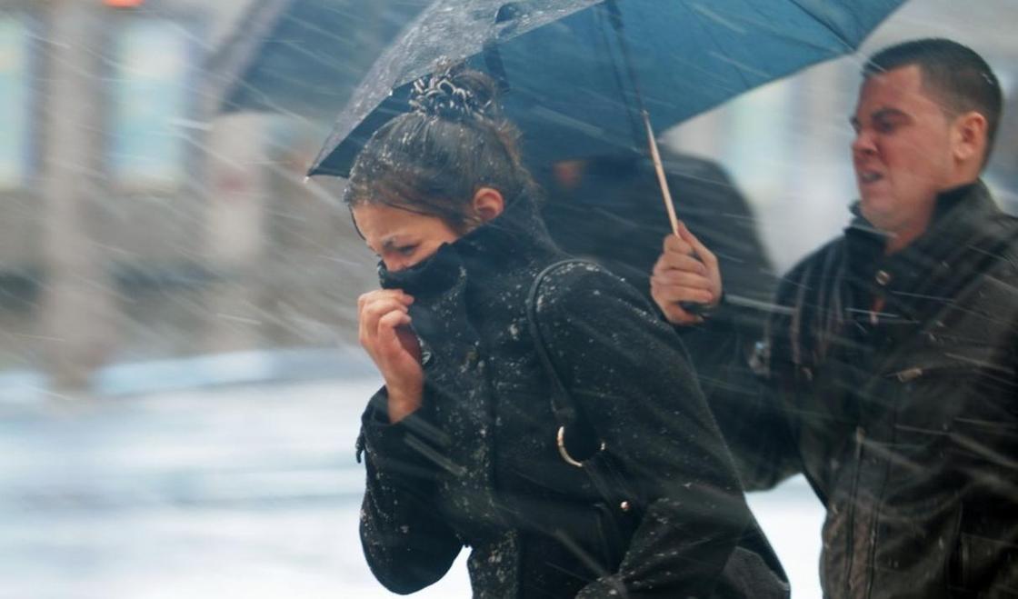 Погода на выходные: дожди, метели и сильный ветер ожидаются в Казахстане