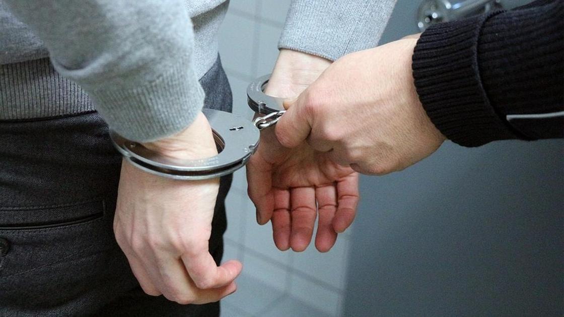 Обвиняемый во взятке прокурор не признает вину в Караганде