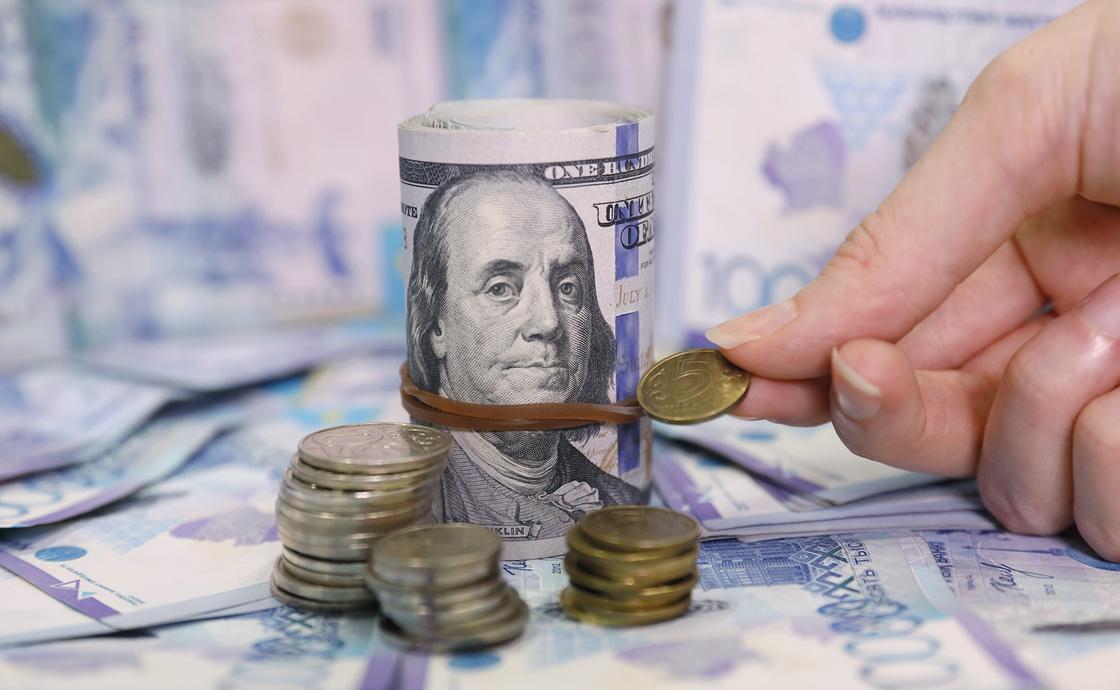 Курс доллара: почему интерес к американской валюте упал у казахстанцев