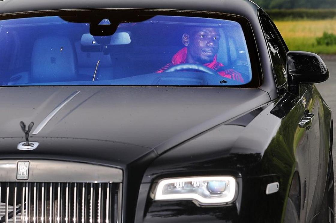 Полиция Манчестер Юнайтед футболшысының Rolls-Royce көлігін тәркіледі Полиция Манчестер Юнайтед футболшысының Rolls-Royce көлігін тәркіледі
