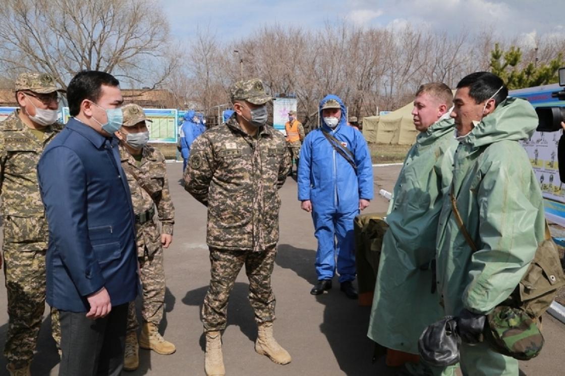 Аким Карагандинской области встретился с призывниками-добровольцами