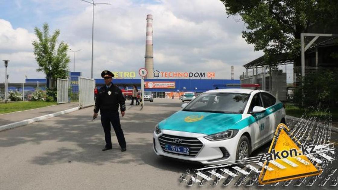Людей эвакуировали из супермаркета в Алматы (фото, видео)