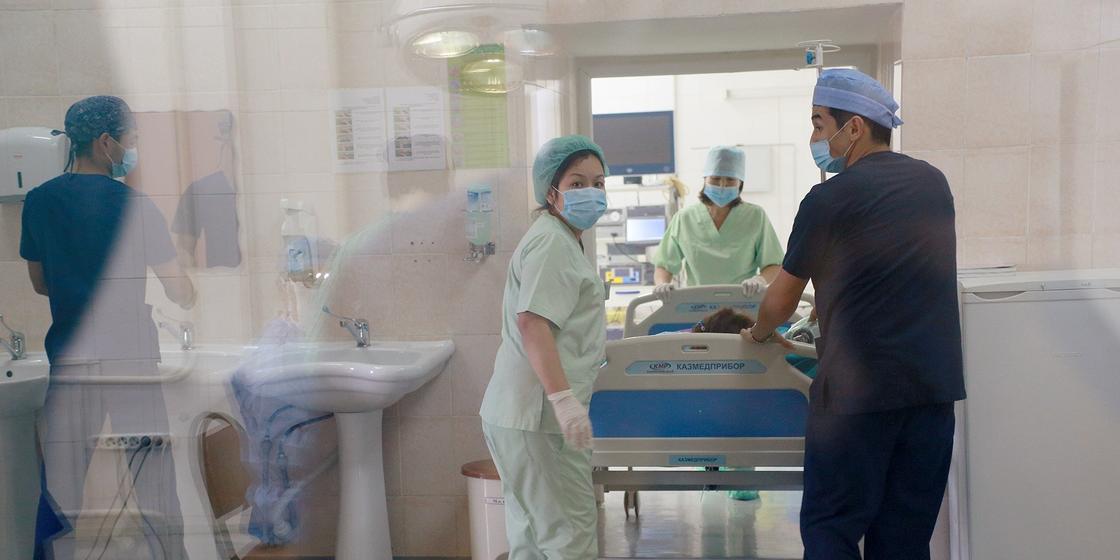 66 человек госпитализированы с температурой и жалобами в Казахстане