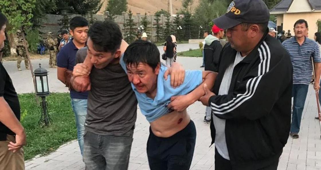 Задержание Алмазбека Атамбаева. Что происходило у дома экс-президента Кыргызстана