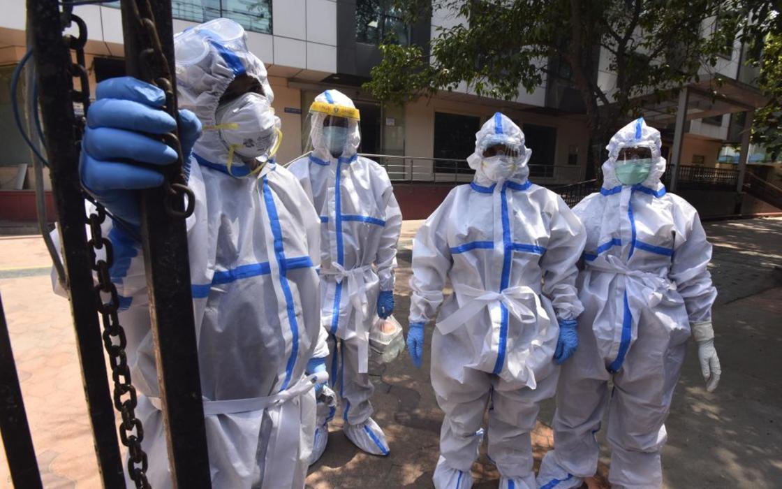 Более двух тысяч человек умерло от коронавируса в Индии за сутки