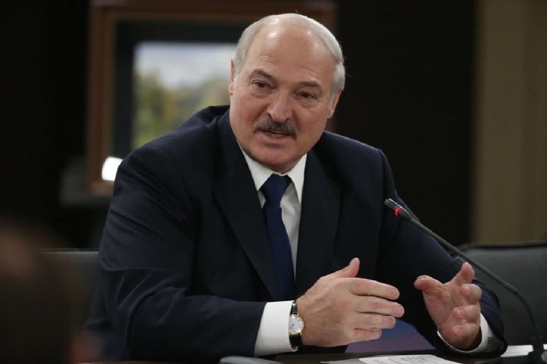 Изменить конституцию Белоруссии предложил Лукашенко