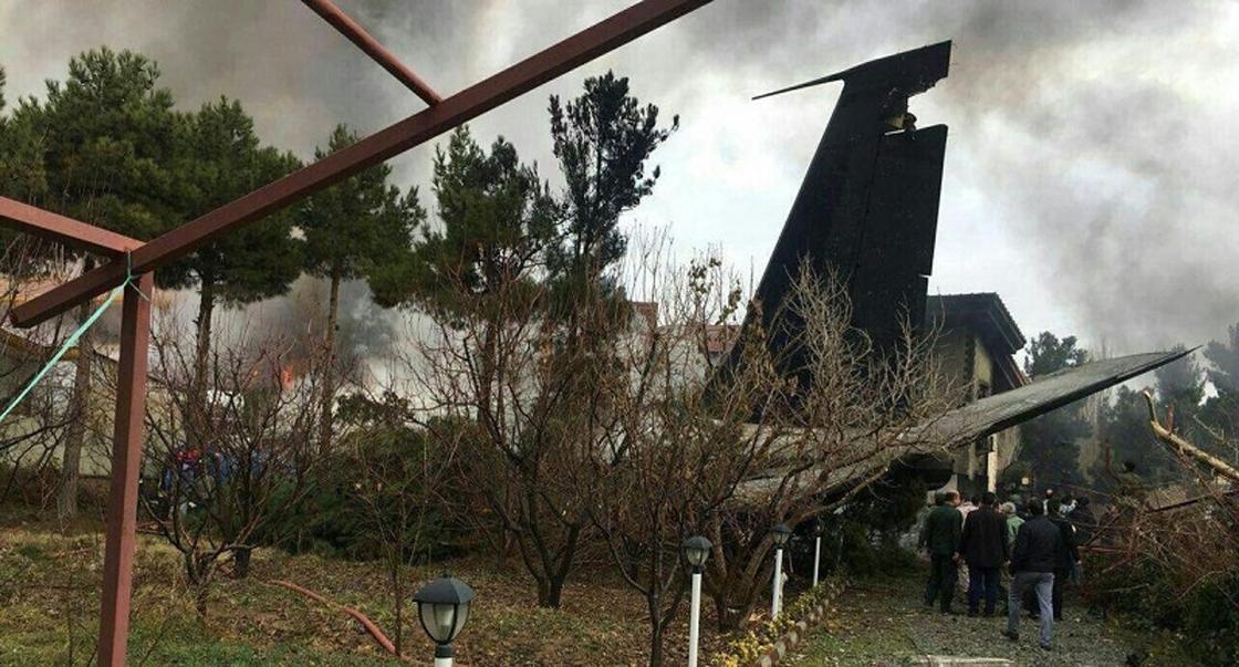 СМИ: на разбившемся в Иране самолете выжил только один человек