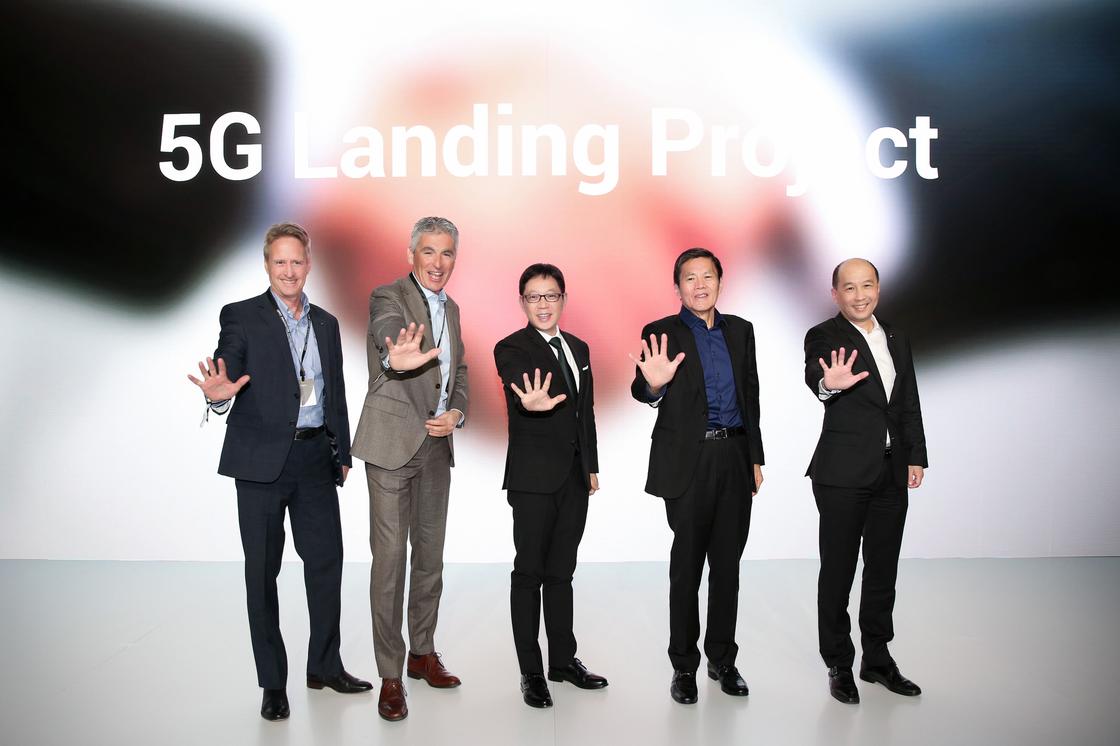 Oppo представила первый в мире смартфон с 5G (фото, видео)