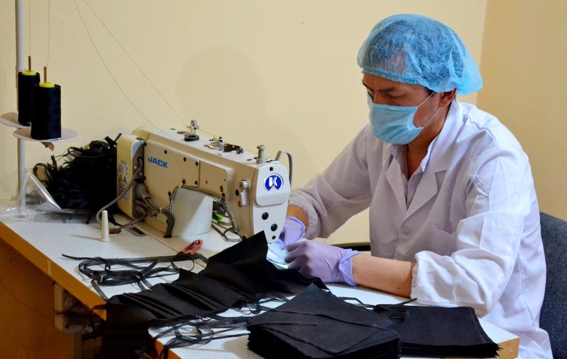 Ещё одна компания приступила к пошиву масок в Нур-Султане