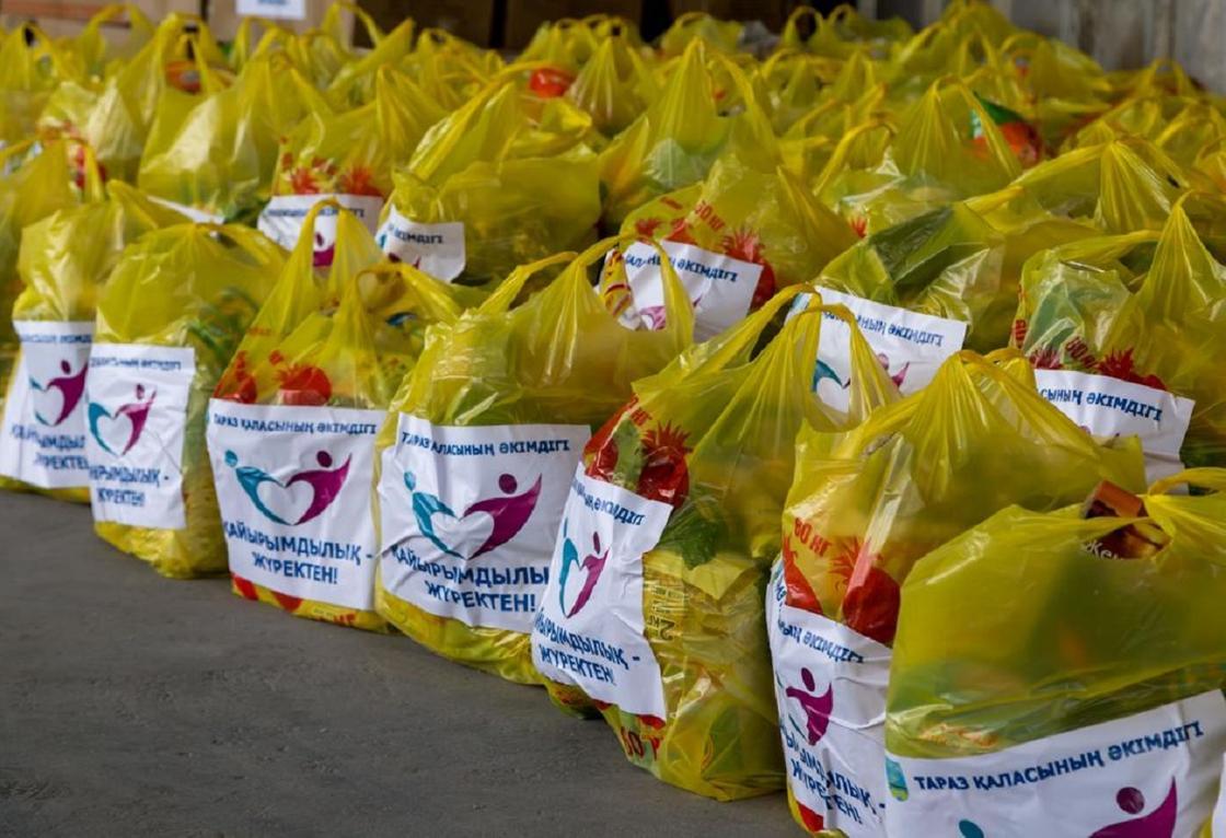 Продуктовые пакеты раздали нуждающимся в Таразе