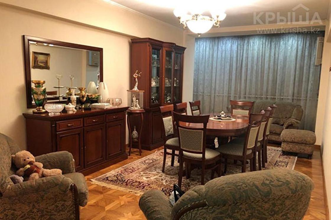 Ковры и югославские стенки: сколько стоит жилье в "золотом квадрате" Алматы