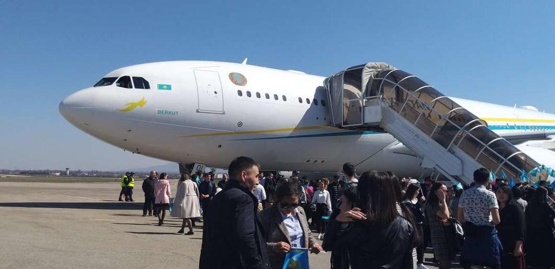 Нурсултан Назарбаев прилетел в Алматы (фото)