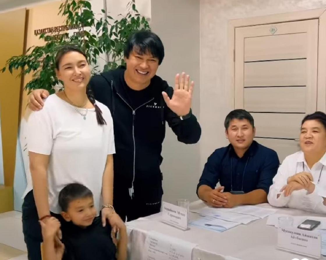 Звезды Алматы: кто из знаменитостей города пришел на референдум
