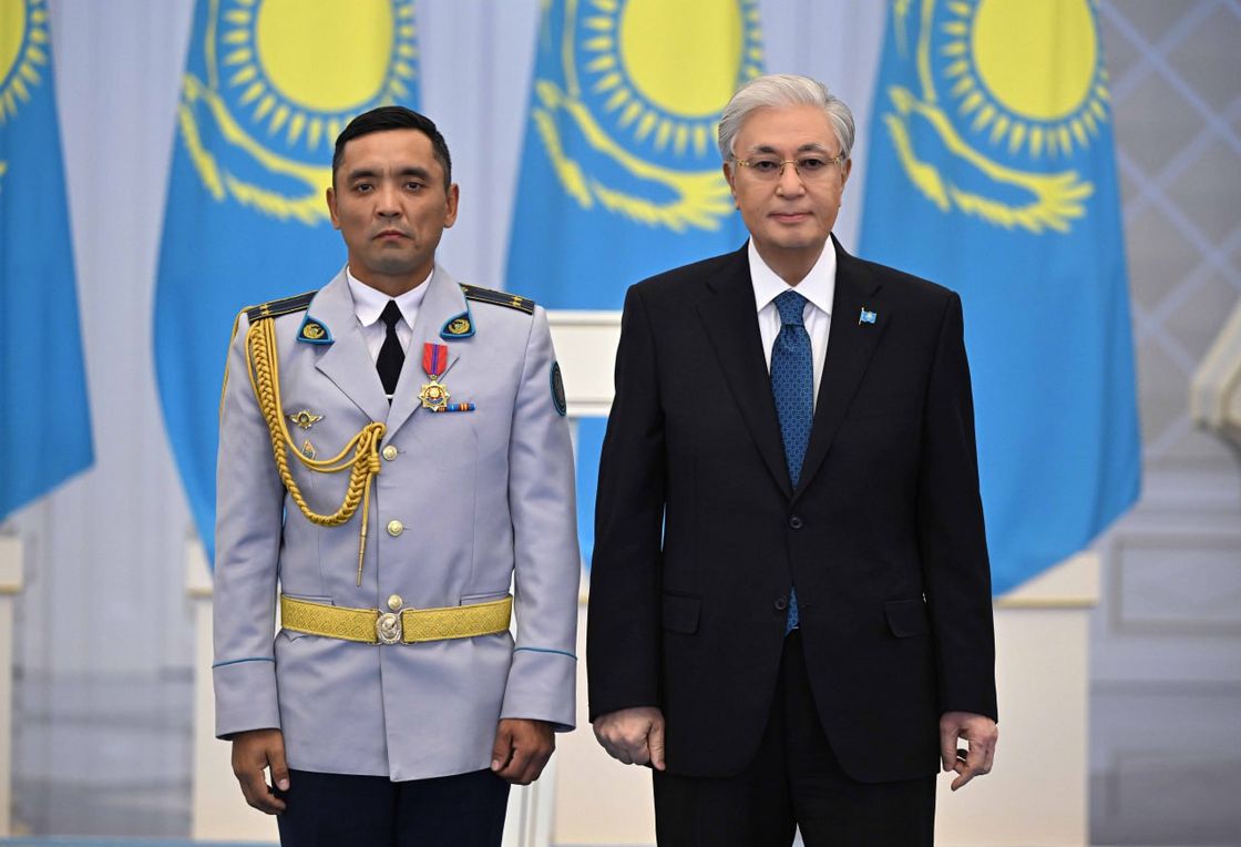 Токаев наградил спецназовцев