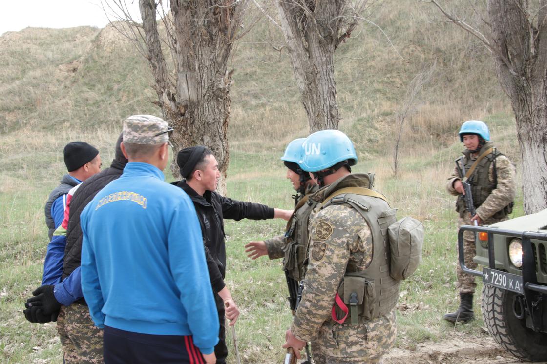 С казахстанскими миротворцами проводят занятия инструкторы из Индии