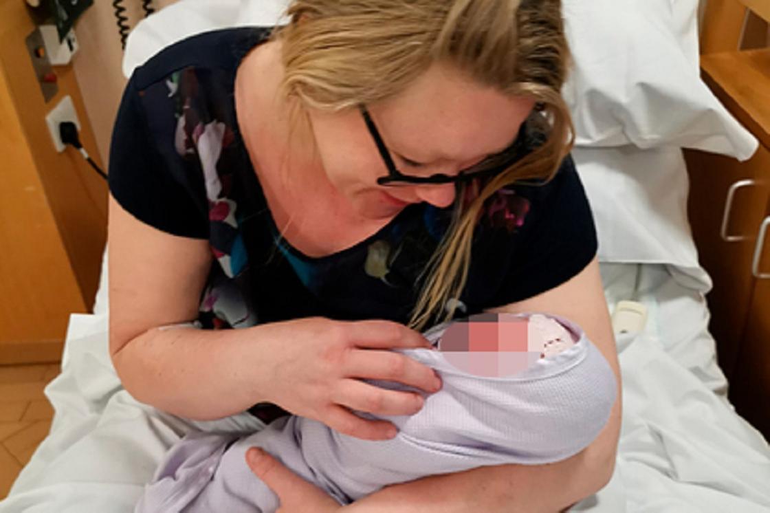 Не знавшая о беременности медсестра родила после 12-часовой смены