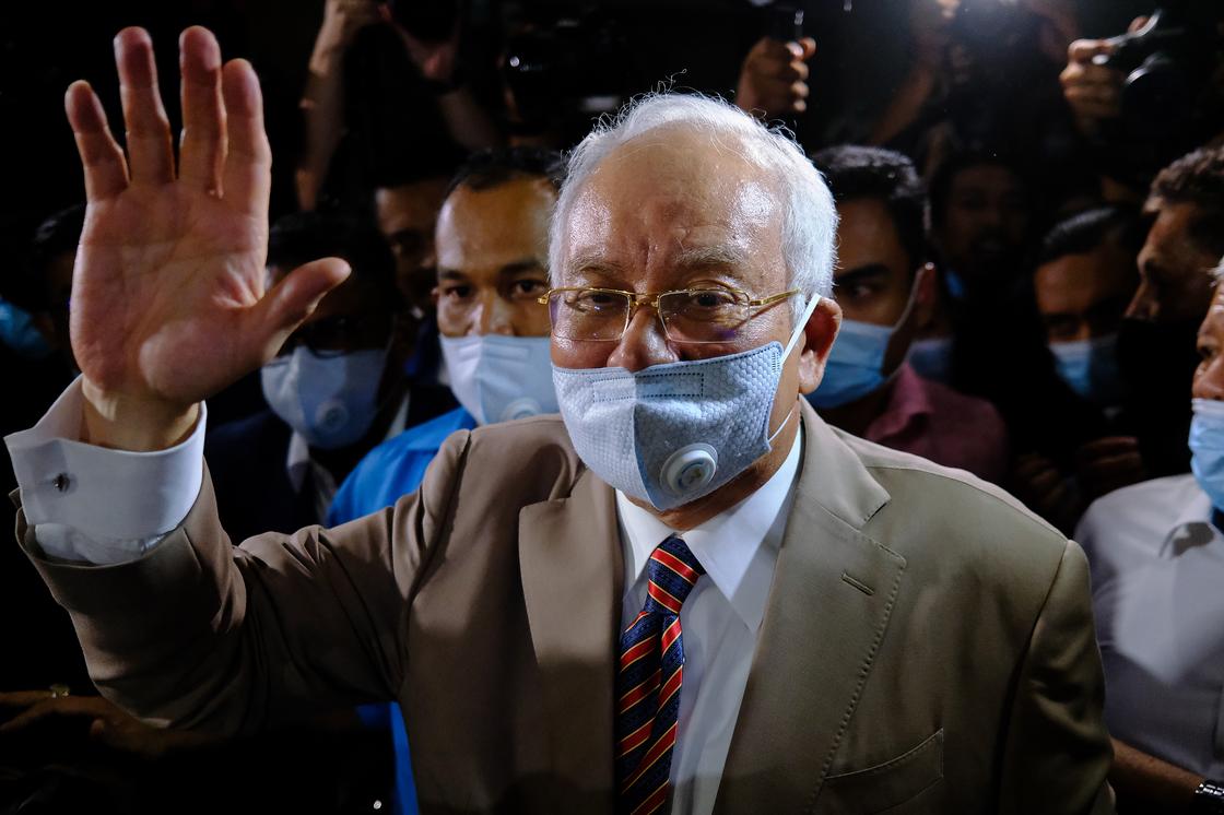 Бывшего премьера Малайзии признали виновным в коррупции