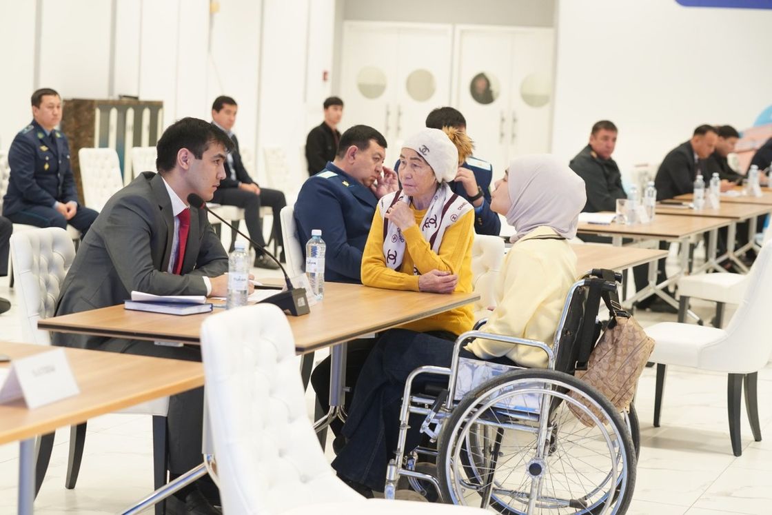 Түркістандағы жеке қабылдауда 100-ге жуық тұрғын облыс әкіміне мәселелерін тікелей жеткізуде