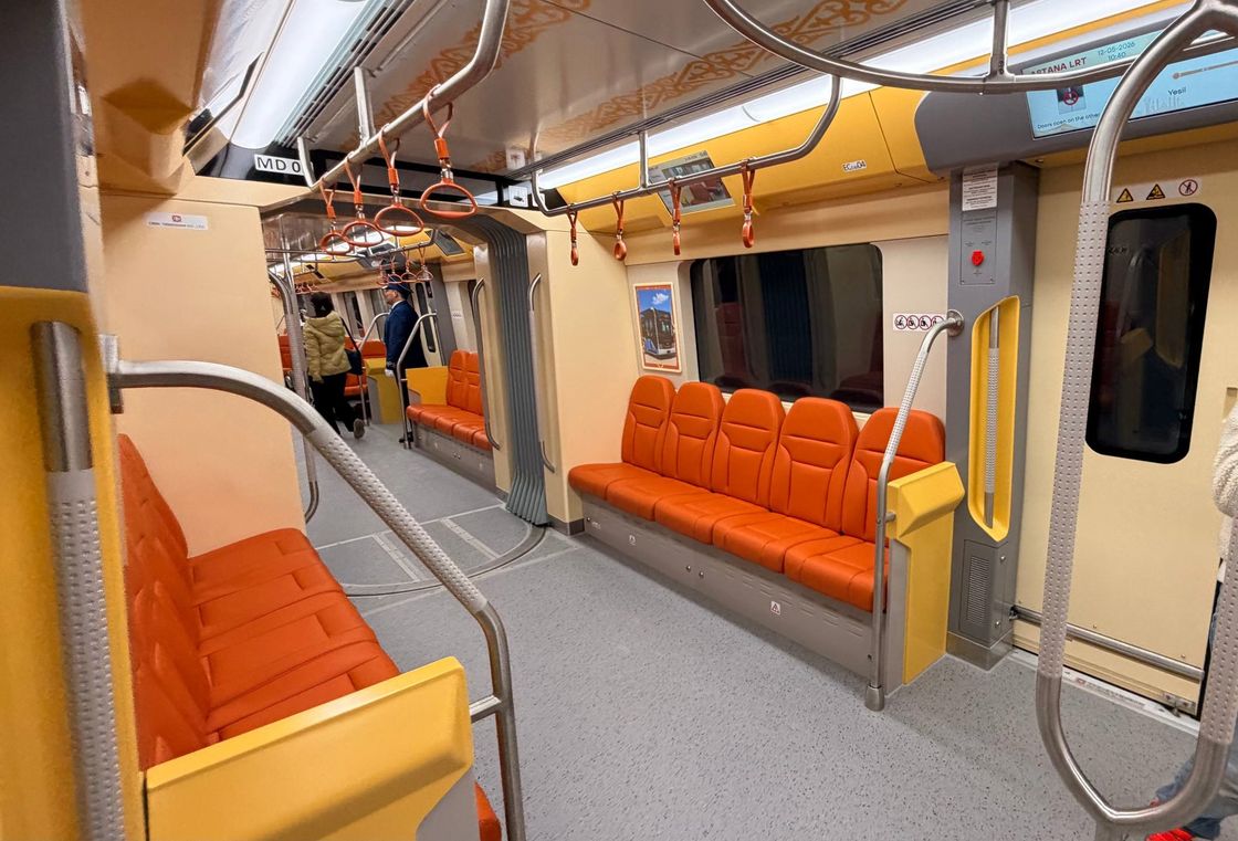 Вагон LRT внутри